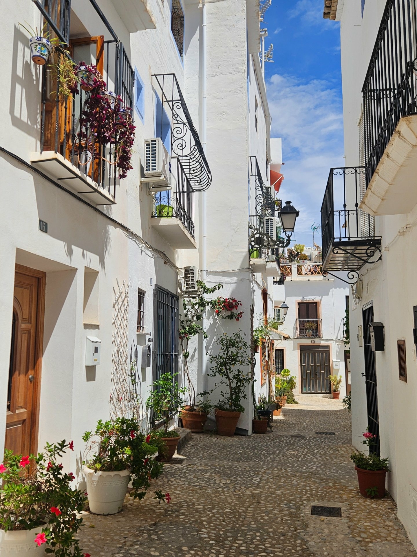 Altea leuk stadje met trein vanaf Benidorm Met de tram van Benidorm naar Altea met kinderen