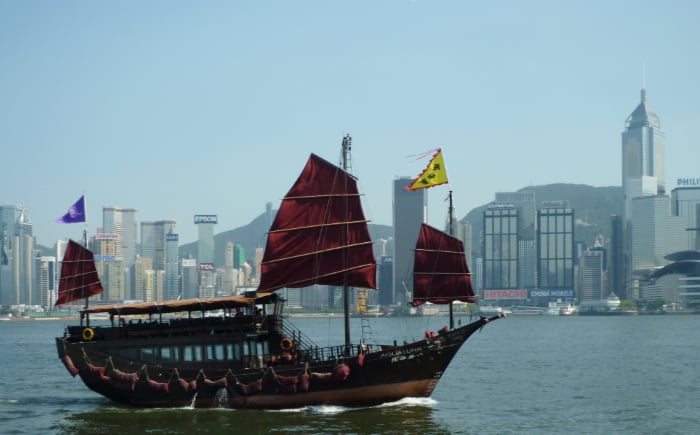 Aqua Luna harbour cruises Hongkong