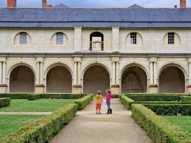 Atlantische Loirestreek, Abdij van Fontevraud met kinderen