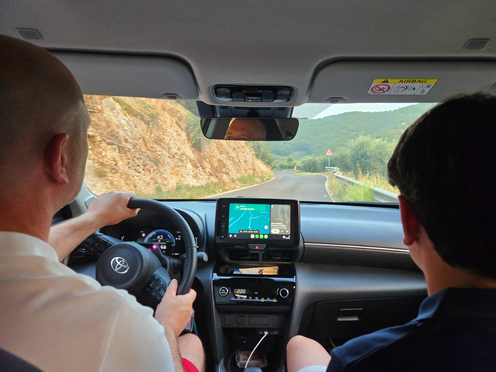 Autorijden door het binnenland van Zuid-Italië tijdens onze roadtrip