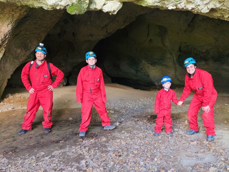 Avontuurlijke uitjes Ardeche met kids speleologie