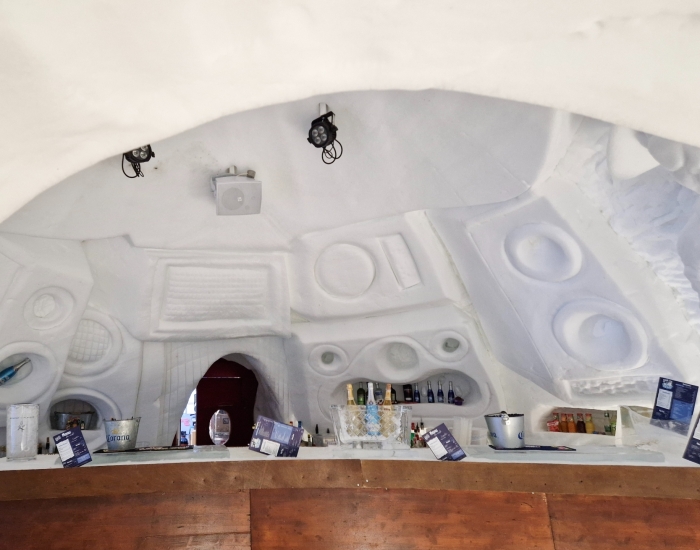Bar in iglo Val Thorens