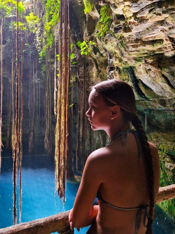 Cenote Mexico met tiener