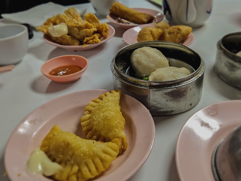 Dim Sum eten met stokjes