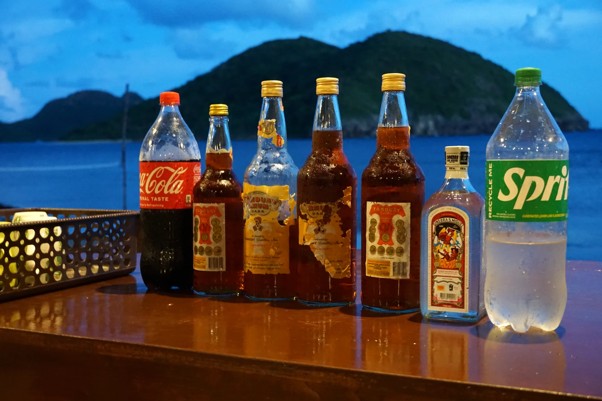 Drankjes tijdens de avond op de Coron El Nido expeditie
