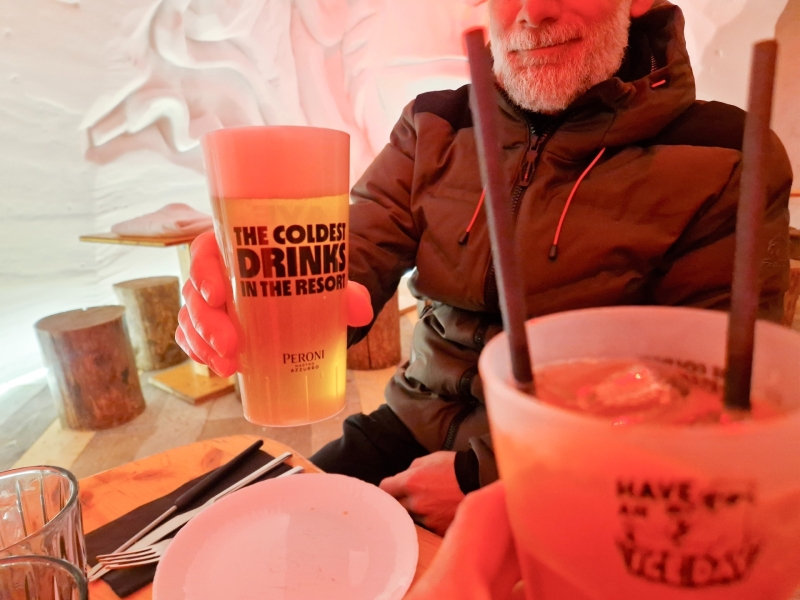 Drankjes in iglo bar Drankjes in iglo bar