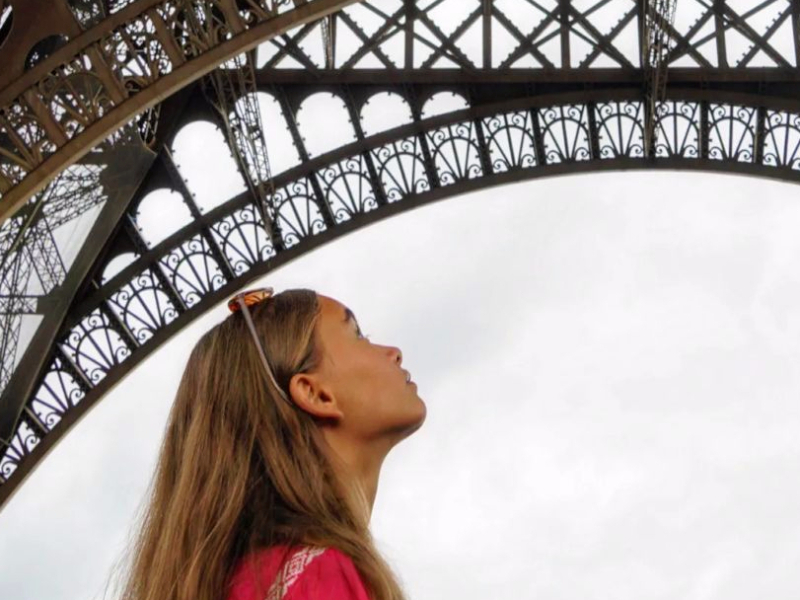 Eiffeltoren met tiener
