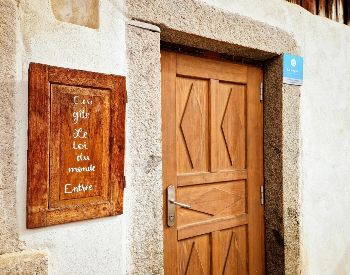 Entree van ecolodge Le Toî du Monde in Val d’Arly