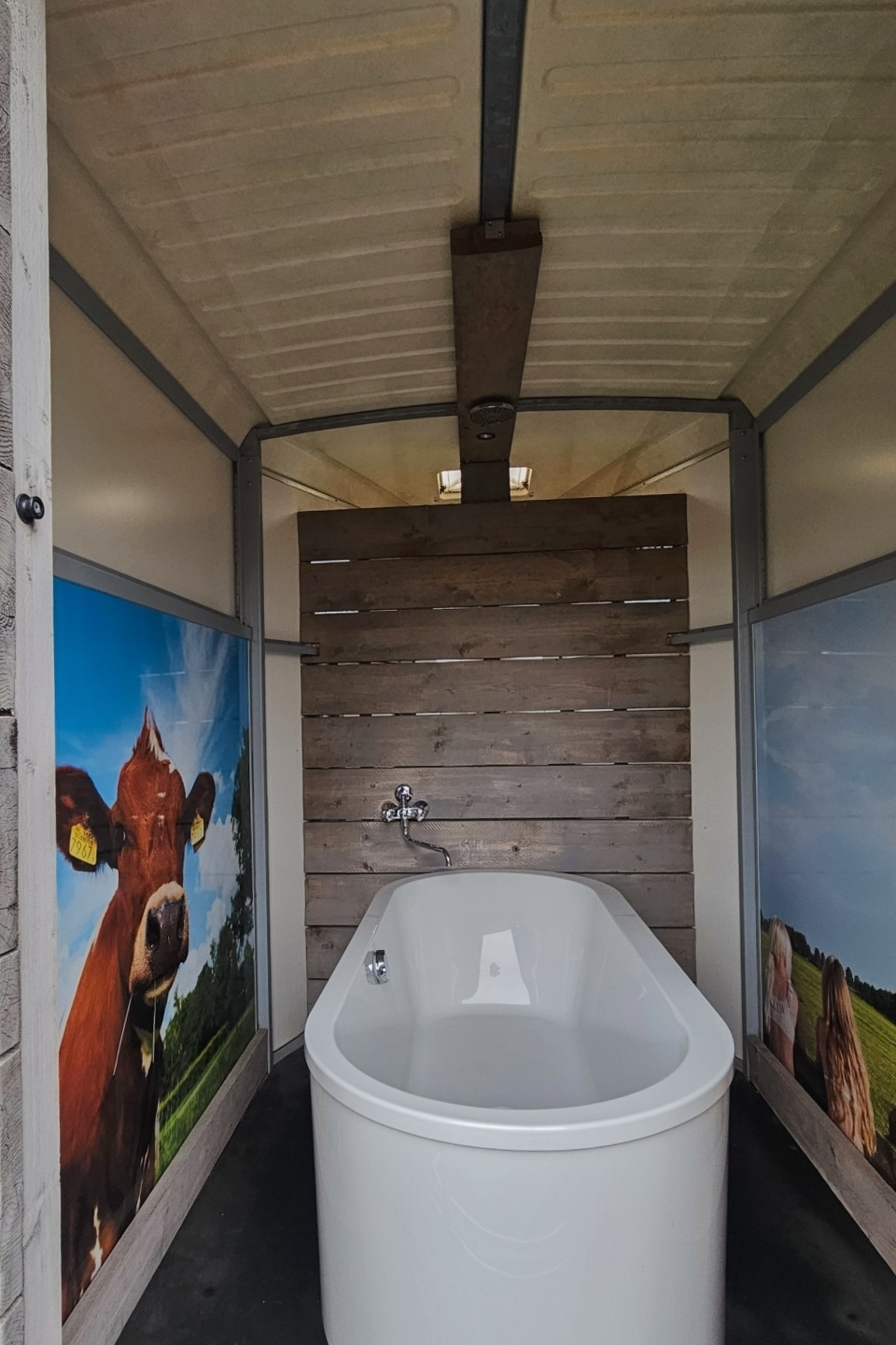 FarmCamps trailer met bad de Smulhoeve FarmCamps trailer met bad de Smulhoeve