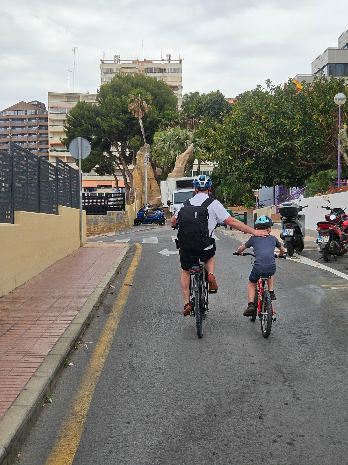 Fietsen in Benidorm oude stad Fietsen in Benidorm met kinderen richting de oude stad en uitzichtpunten