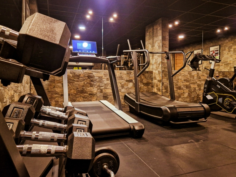 Fitnessruimte in Hotel L’Emeraude voor actieve gasten