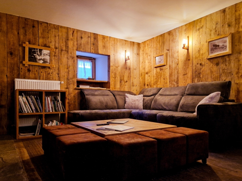 Gezellige zithoek in gîte Le Toî du Monde in Savoie