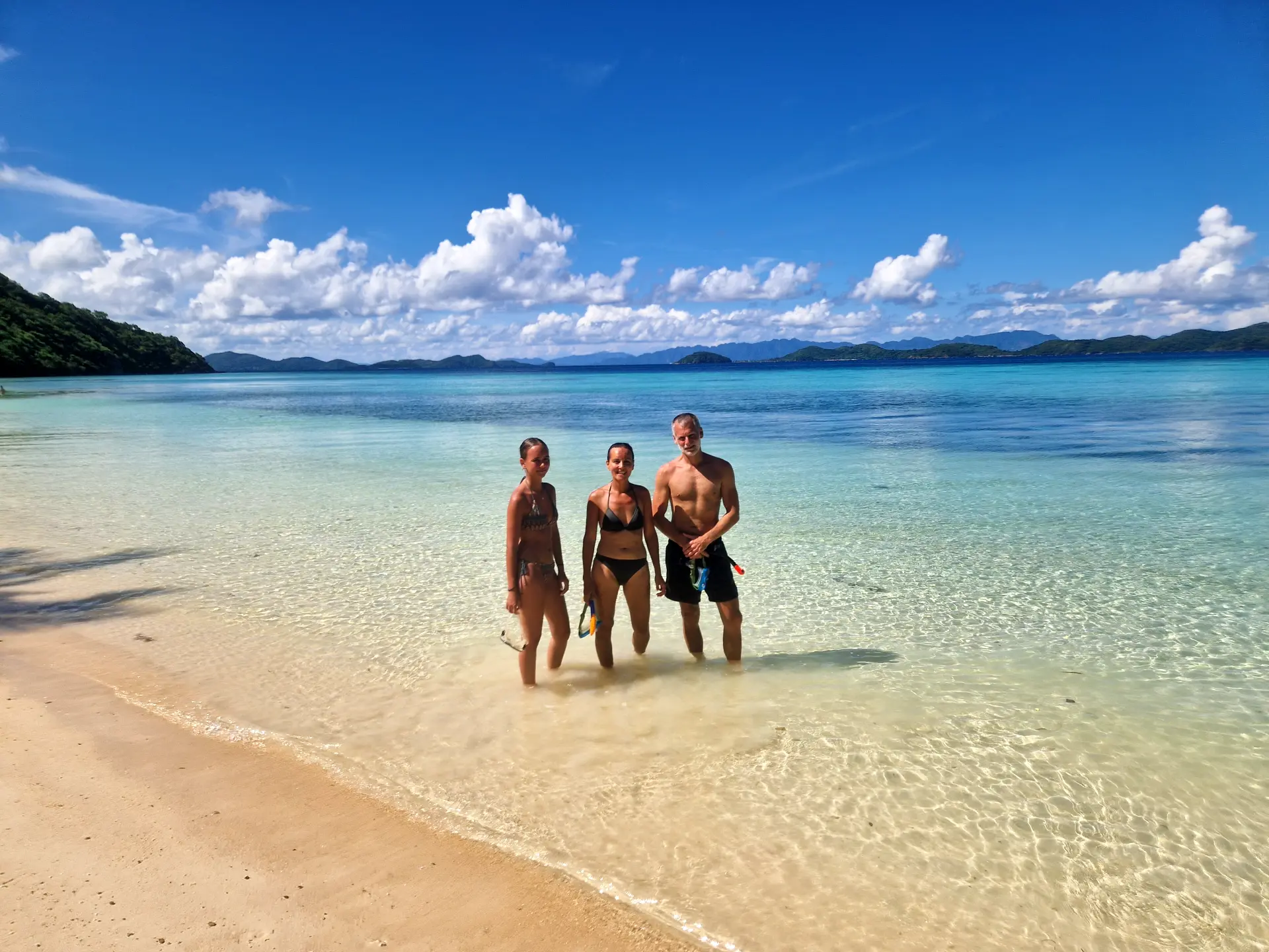 Snorkelen met het gezin tijdens de Coron El Nido expeditie