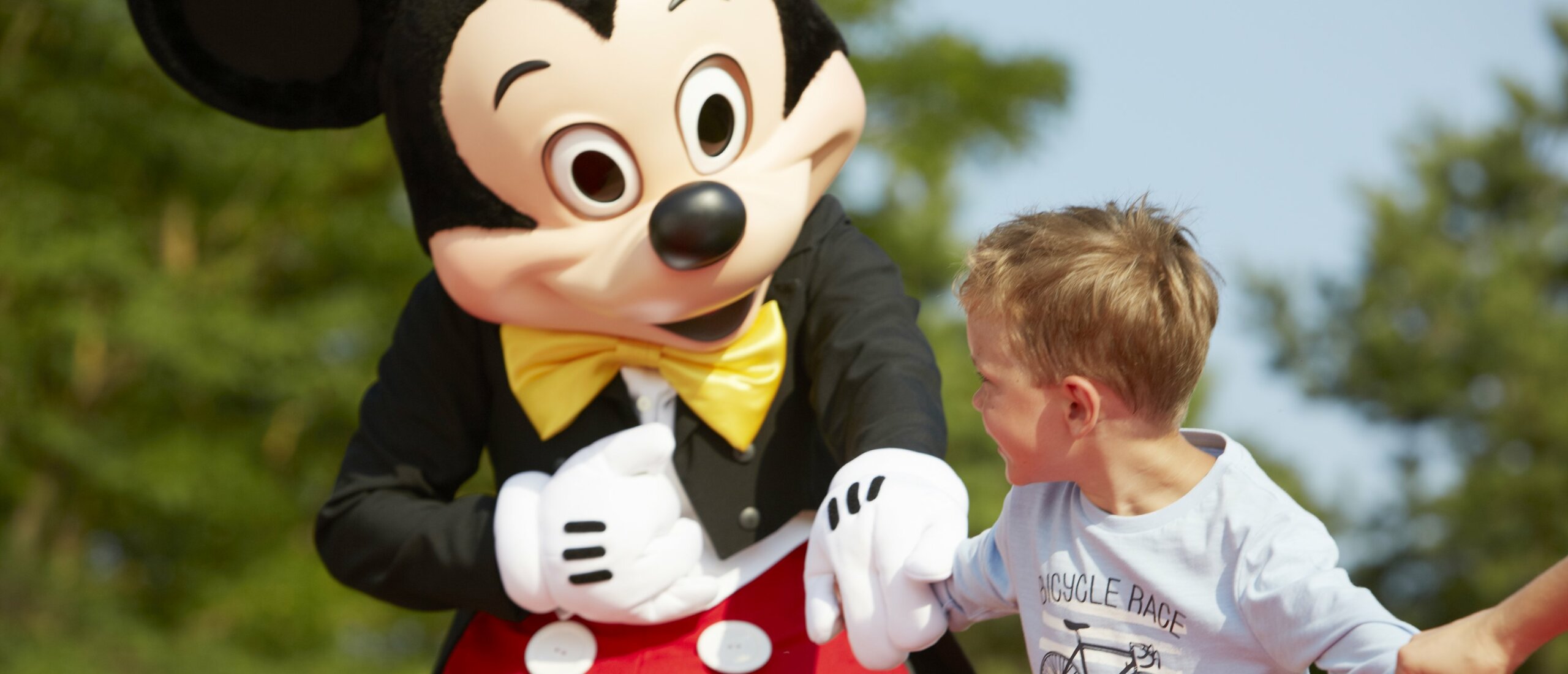 paraplu geweer Postbode Disneyland met kinderen? Dit zijn tips om te besparen!