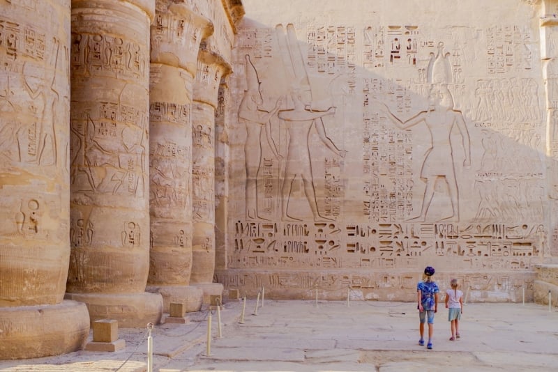 Habu tempel met kinderen