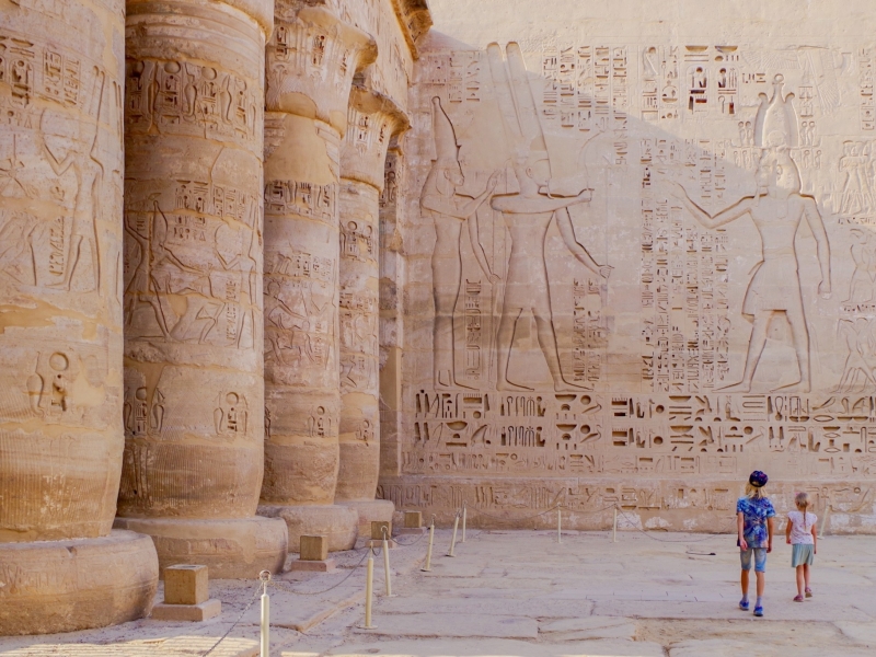 Habu tempel met kinderen