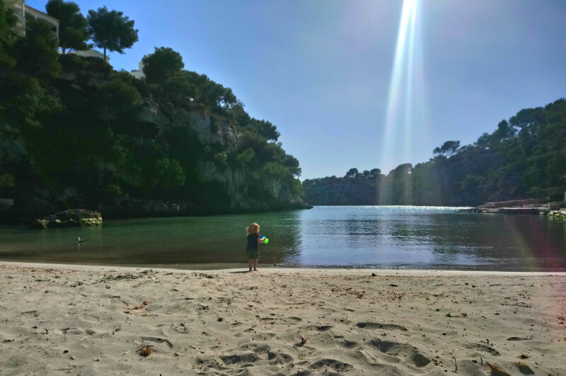 Hotel aan het strand op Mallorca met kinderen: laatste strandmoment voor vertrek