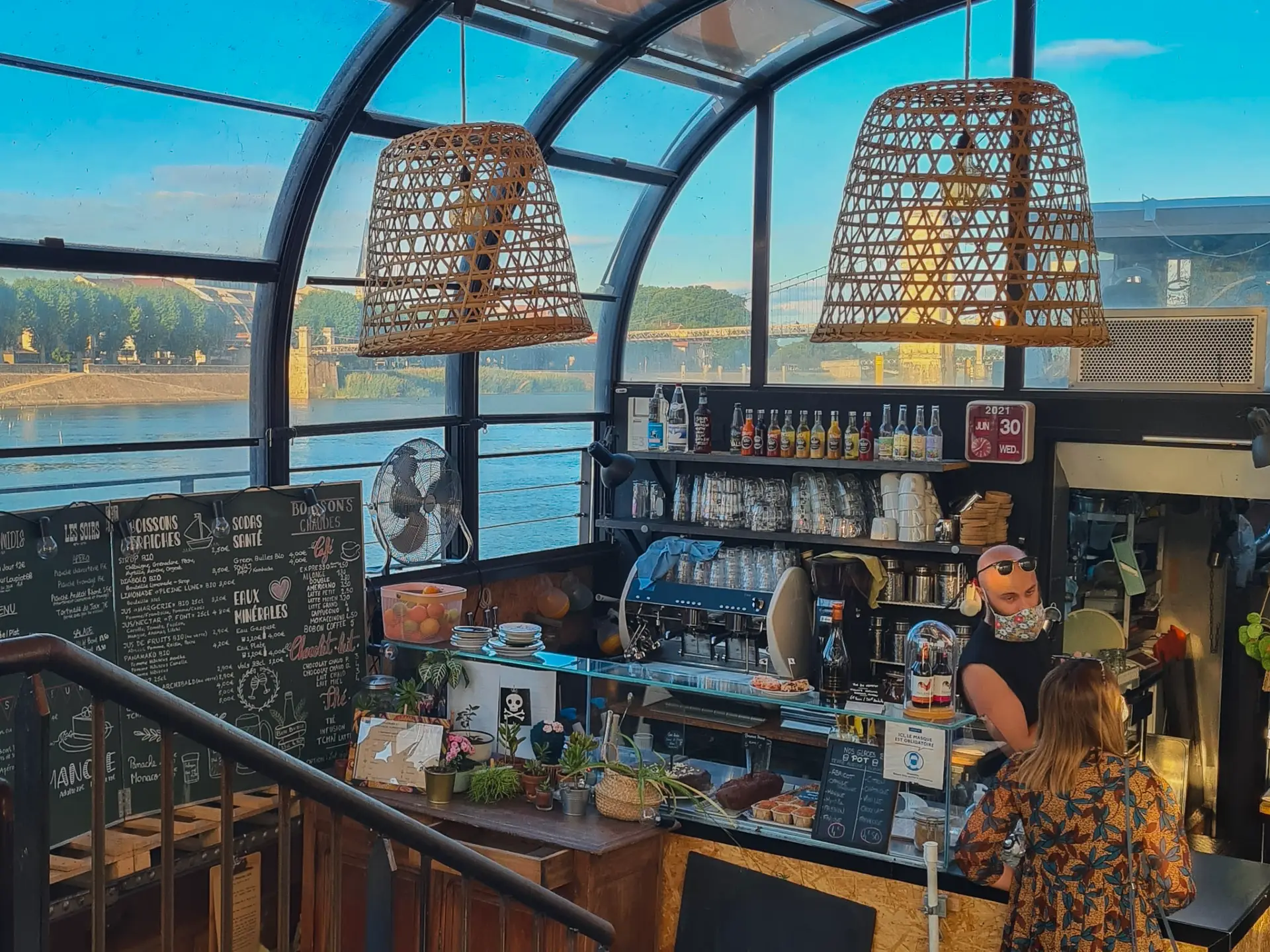 Interieur van La Péniche in Tournon-sur-Rhône