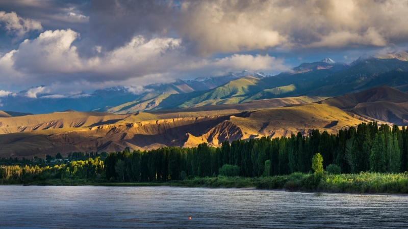 Issyk-Kul met kinderen