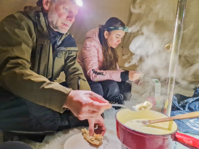 Kaasfondue in de tipi franse alpen