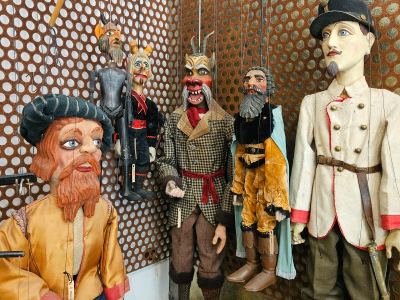 Poppen Praag met kinderen Poppen Praag met kinderen