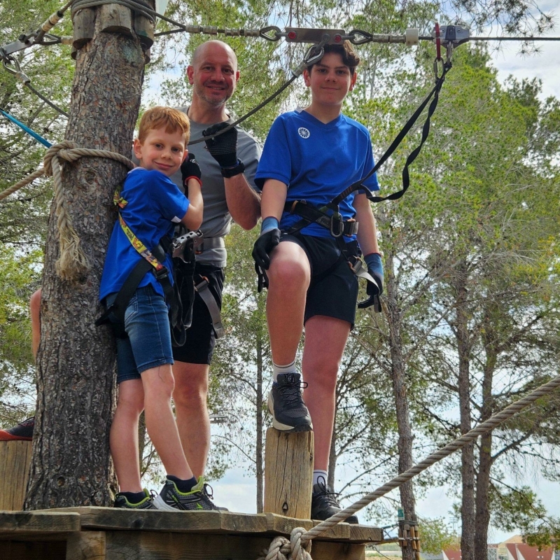 Klimpark bij Benidorm met kinderen Klimpark bij Benidorm met kinderen