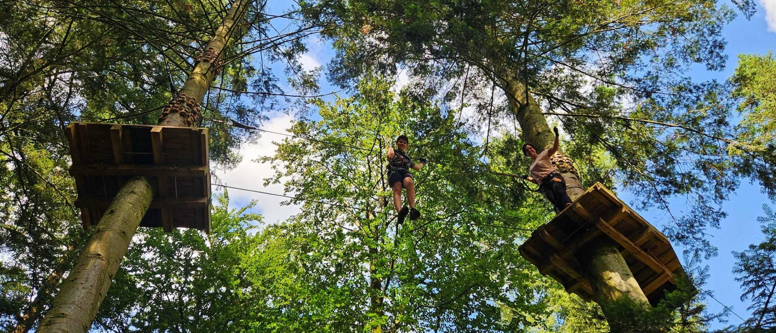 Klimbos Apeldoorn, klimmen, springen en ziplinen tussen de bomen