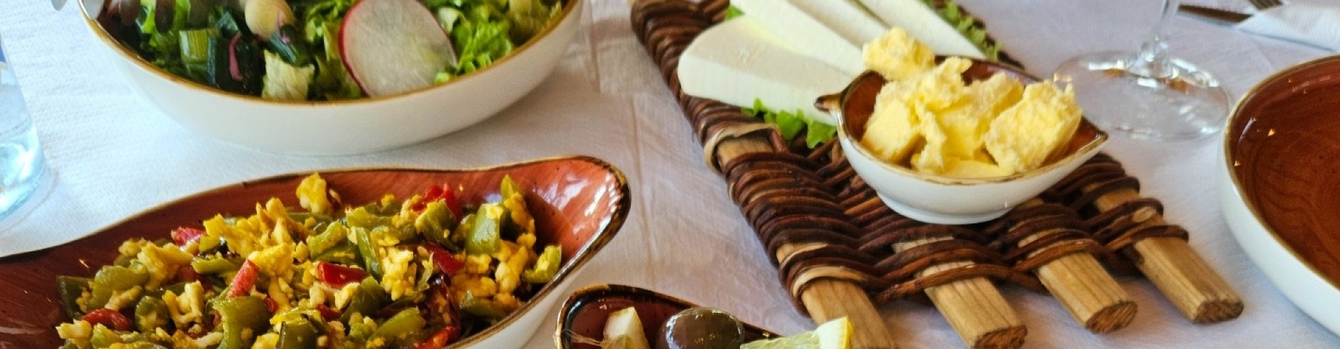 Kookworkshop Albanië lunch Restaurant Roshniku Kookworkshop Albanië lunch Restaurant Roshniku