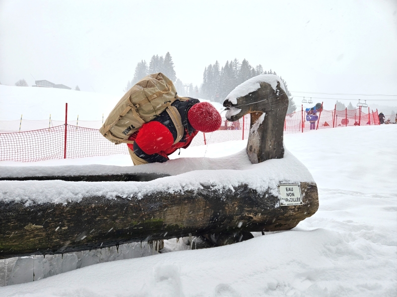 Les Gets water drinken en fles bijvullen