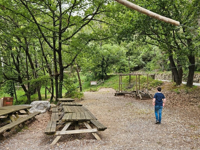 Leuk Klimpark Ardèche met tiener