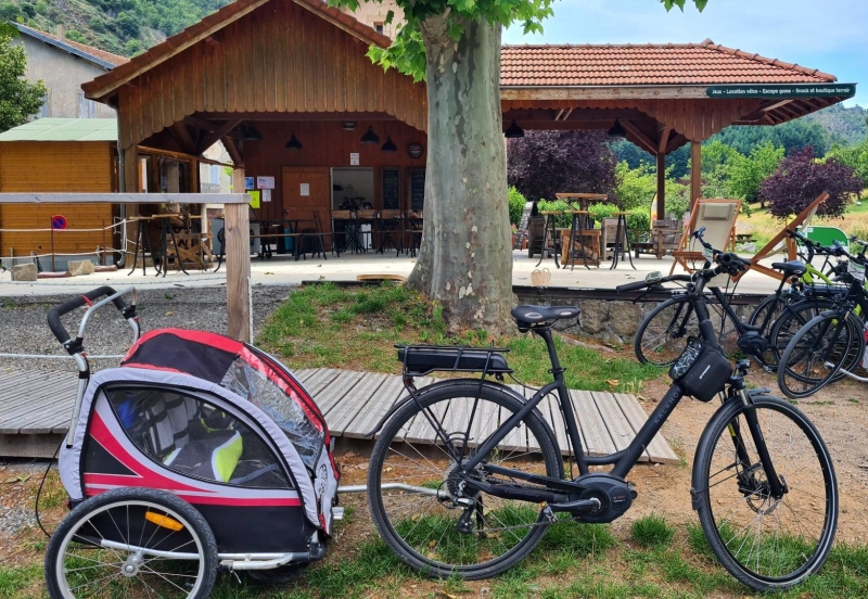 Lunchstop langs La Dolce Via tijdens fietstocht met kinderen