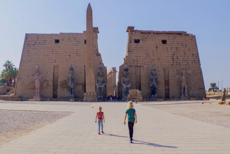 Luxor tempel met kinderen