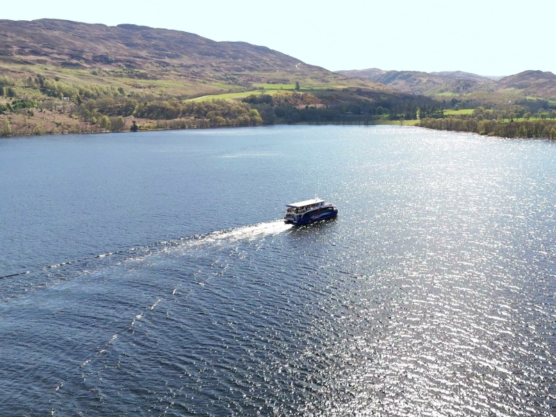 Meer van Loch Ness met kinderen