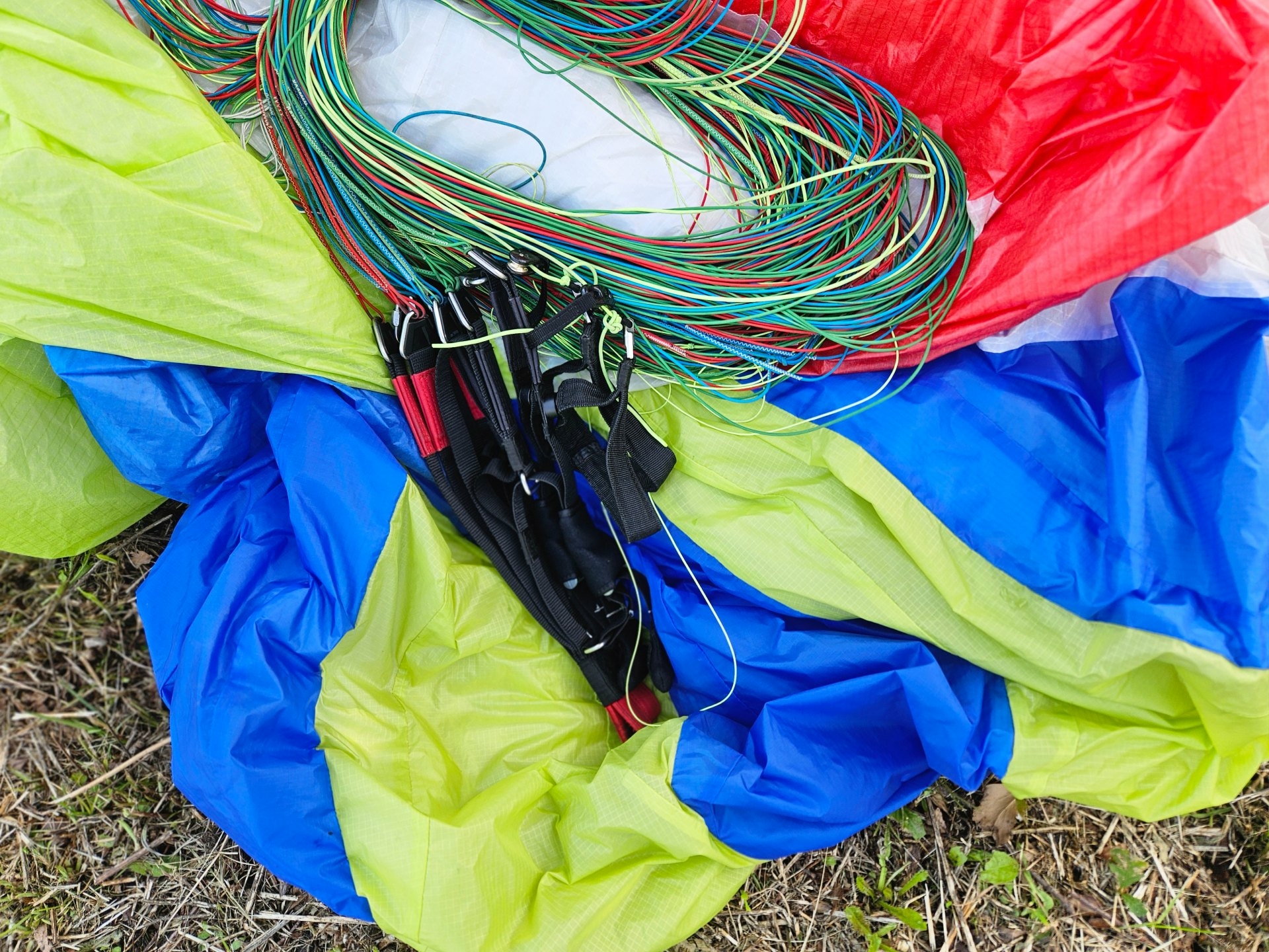 Met de gondel naar de startplaats voor het paragliden in het Zillertal