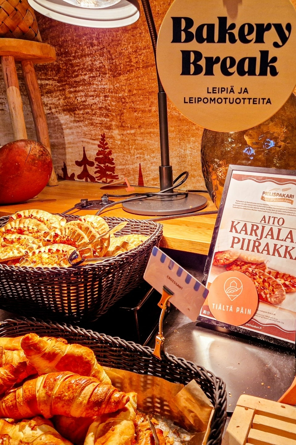 Ontbijtbuffet met verse broodjes in Break Sokos Hotel Tahko