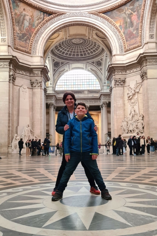 Pantheon Parijs met tiener