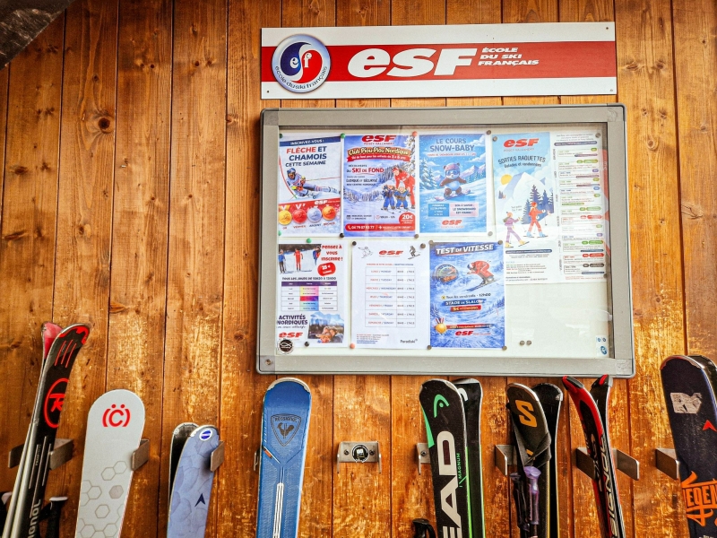ESF skischool informatiebord in Peisey-Vallandry