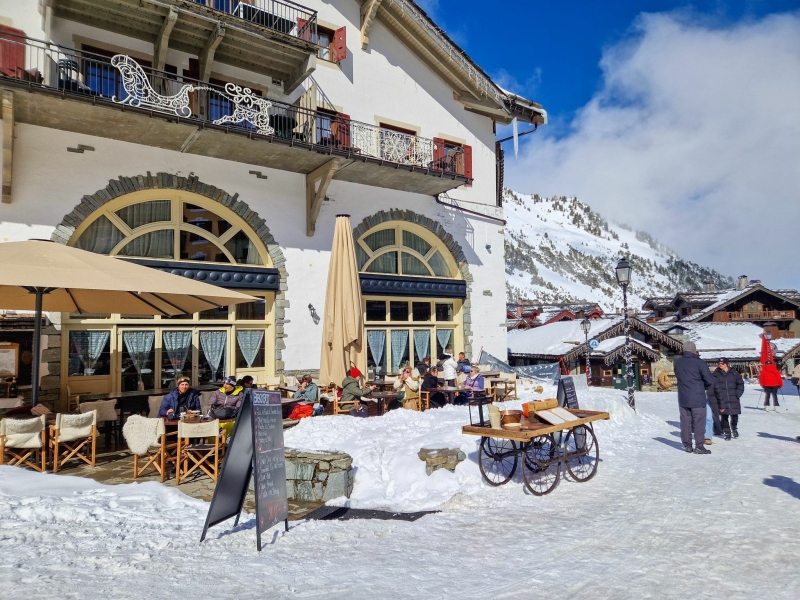 Lunchen in de zon: terras in Vallandry