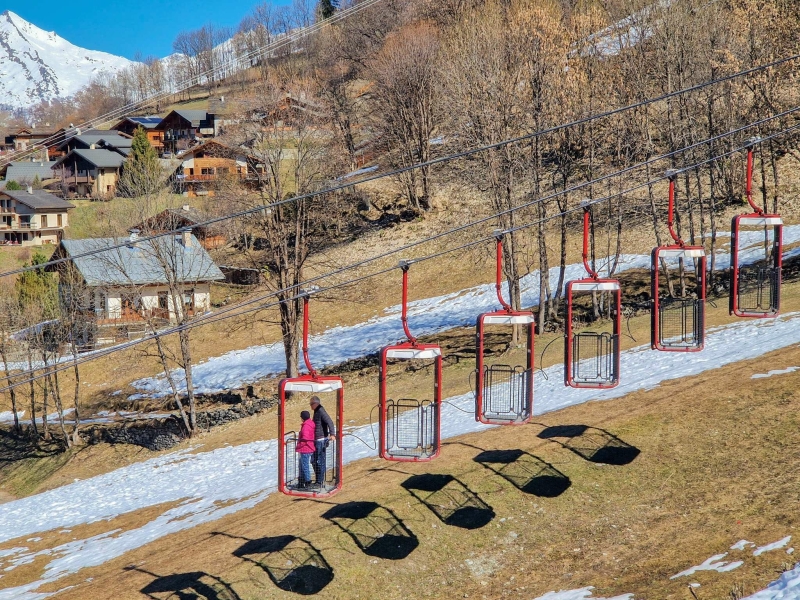 Peisey-Vallandry stoeltjeslift boven groene helling