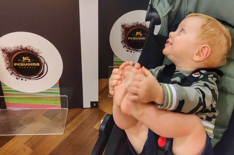 Bezoek aan de Perugina chocoladefabriek met een baby in Umbrië