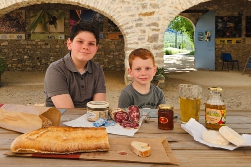 Picknick Ardeche Frankrijk met gezin