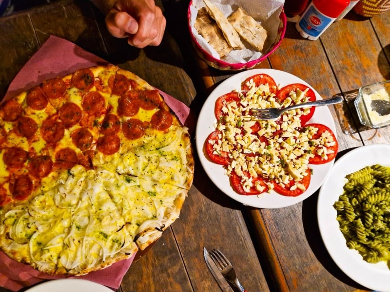 Pizzeria boven ingang H20 Container Cabins Pizzeria boven ingang H20 Container Cabins