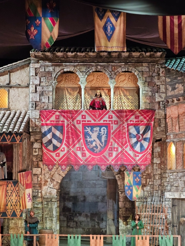 Puy du Fou Spanje middeleeuws balkondecor Puy du Fou Spanje middeleeuws balkondecor