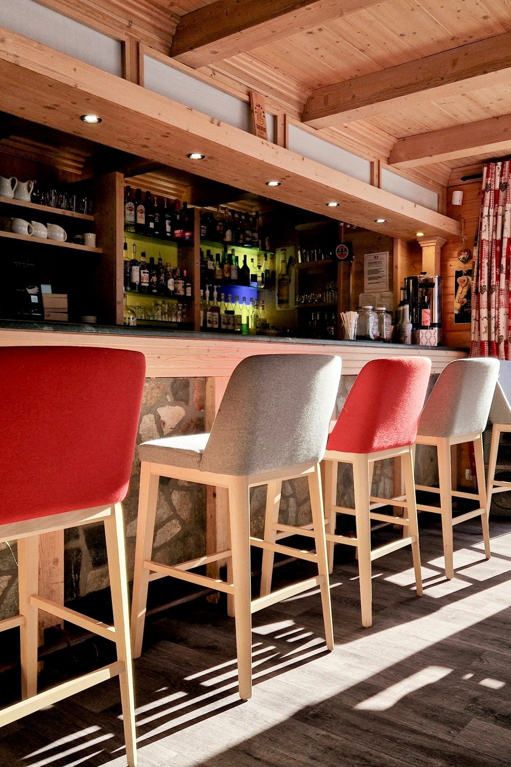 Restaurant van Hotel L’Emeraude met uitzicht op de piste