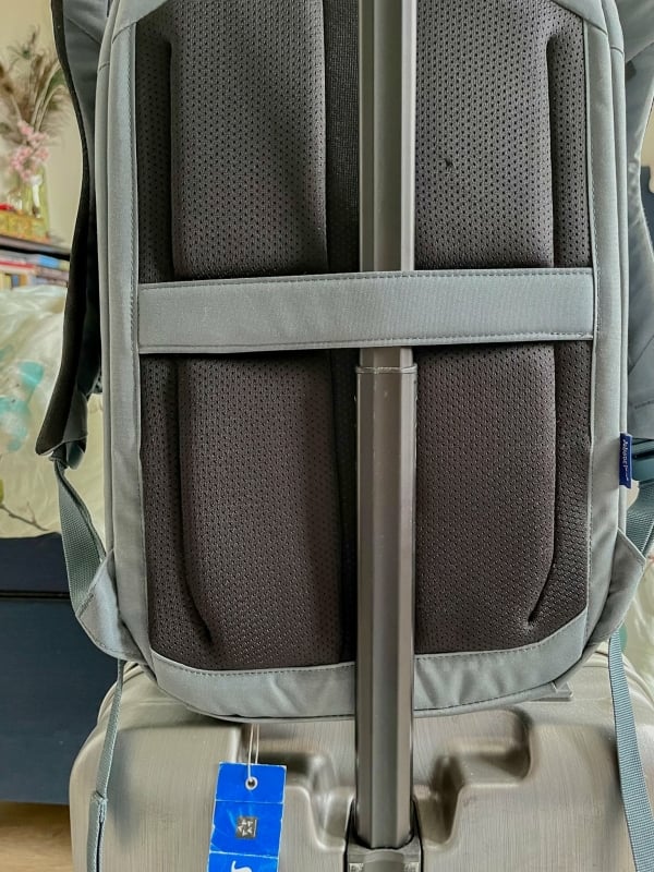 Review Thule Aion 28L op een trolley