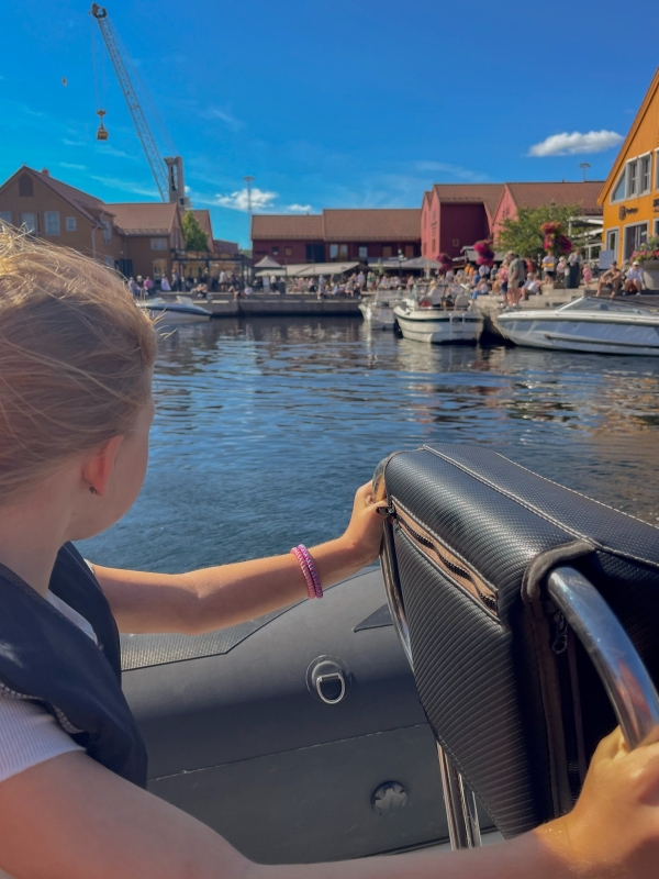 RIB Boot met kinderen Fyskebrigga