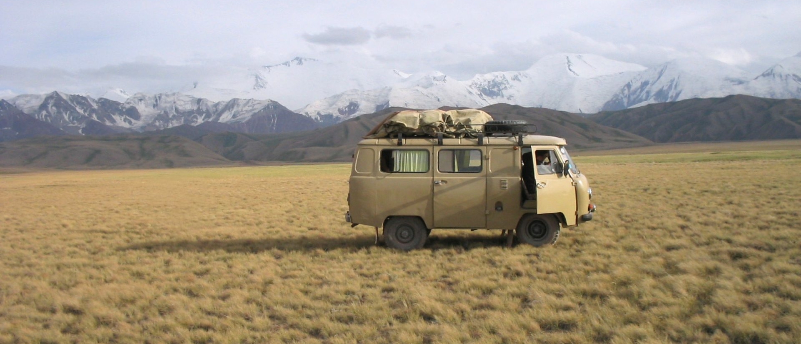 Rondreis Kirgizië Bukhanka bus