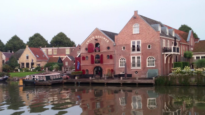 Dokkum met kinderen