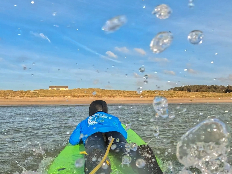 Schotland met kinderen surfen