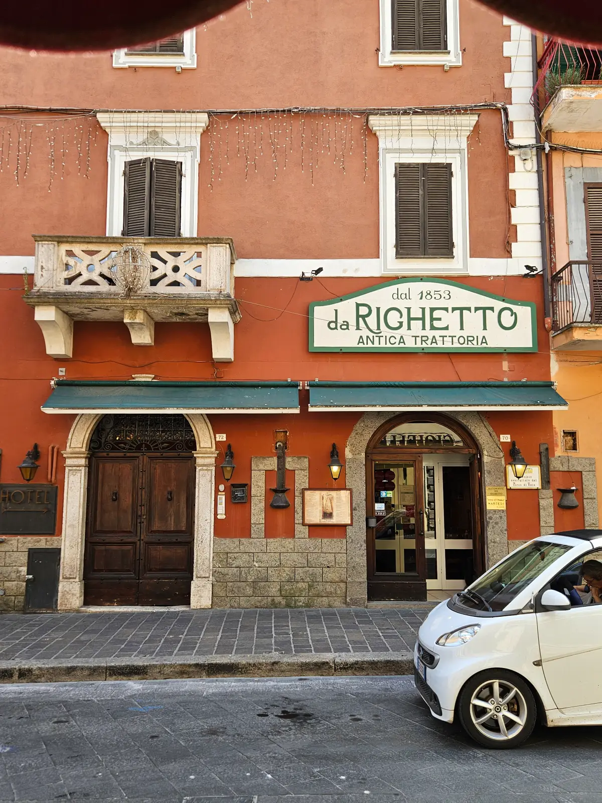 Sfeer bij Da Righetto in Campagnano di Roma, waar we sliepen en aten
